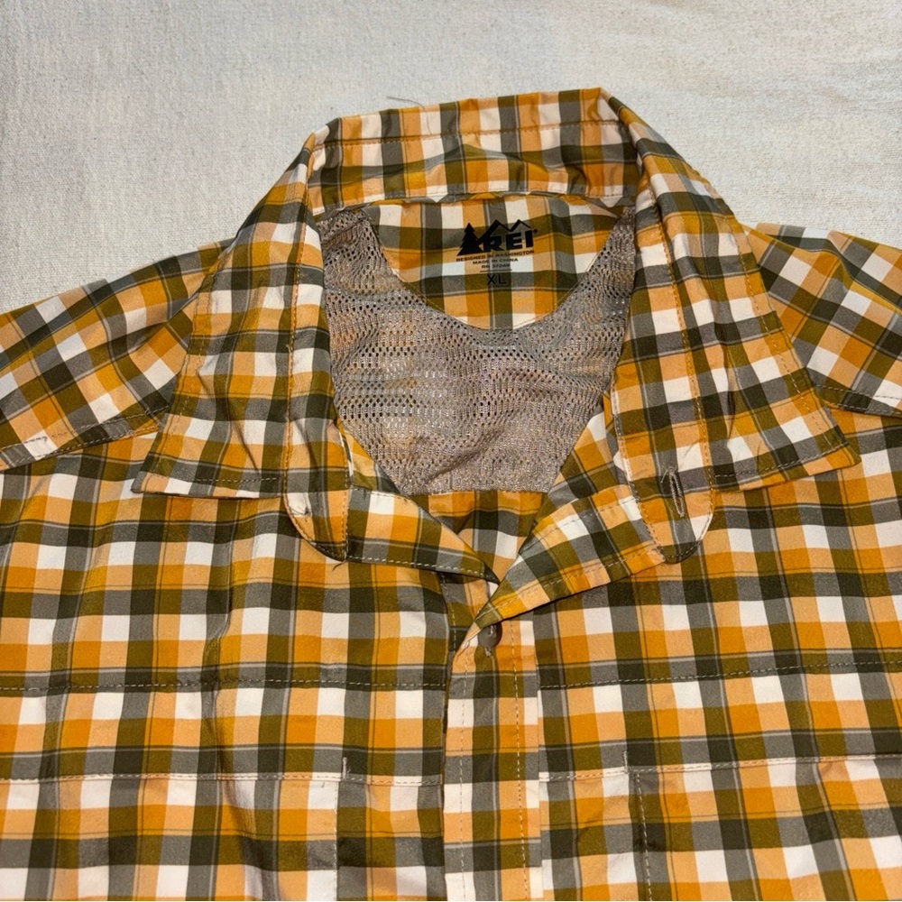 REI Button Up Shirt Mens XL Outdoor Performance Vented‎ Yellow Orange Green - Picture 3 of 9